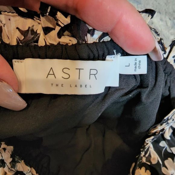 NWT ASTR the label RUFFLE SQUARE NECK SIDE CUTOUT MINI DRESS - Picture 2 of 16